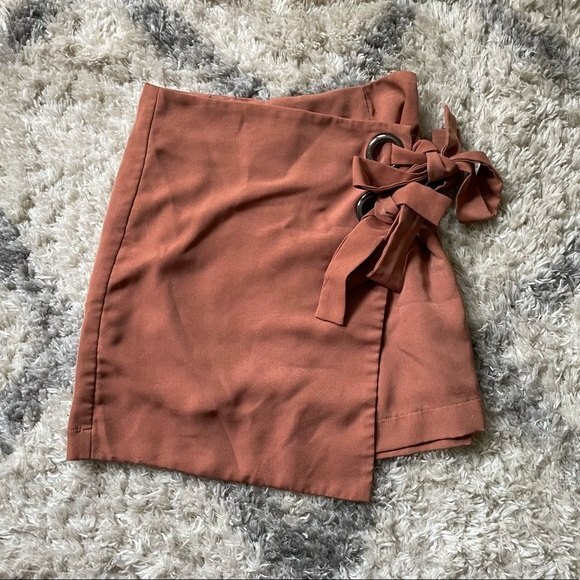 J.O.A. Modern Masterpiece Light Brown Wrap Side Tie Grommet Mini Skirt Lulu’s XS - Picture 5 of 6